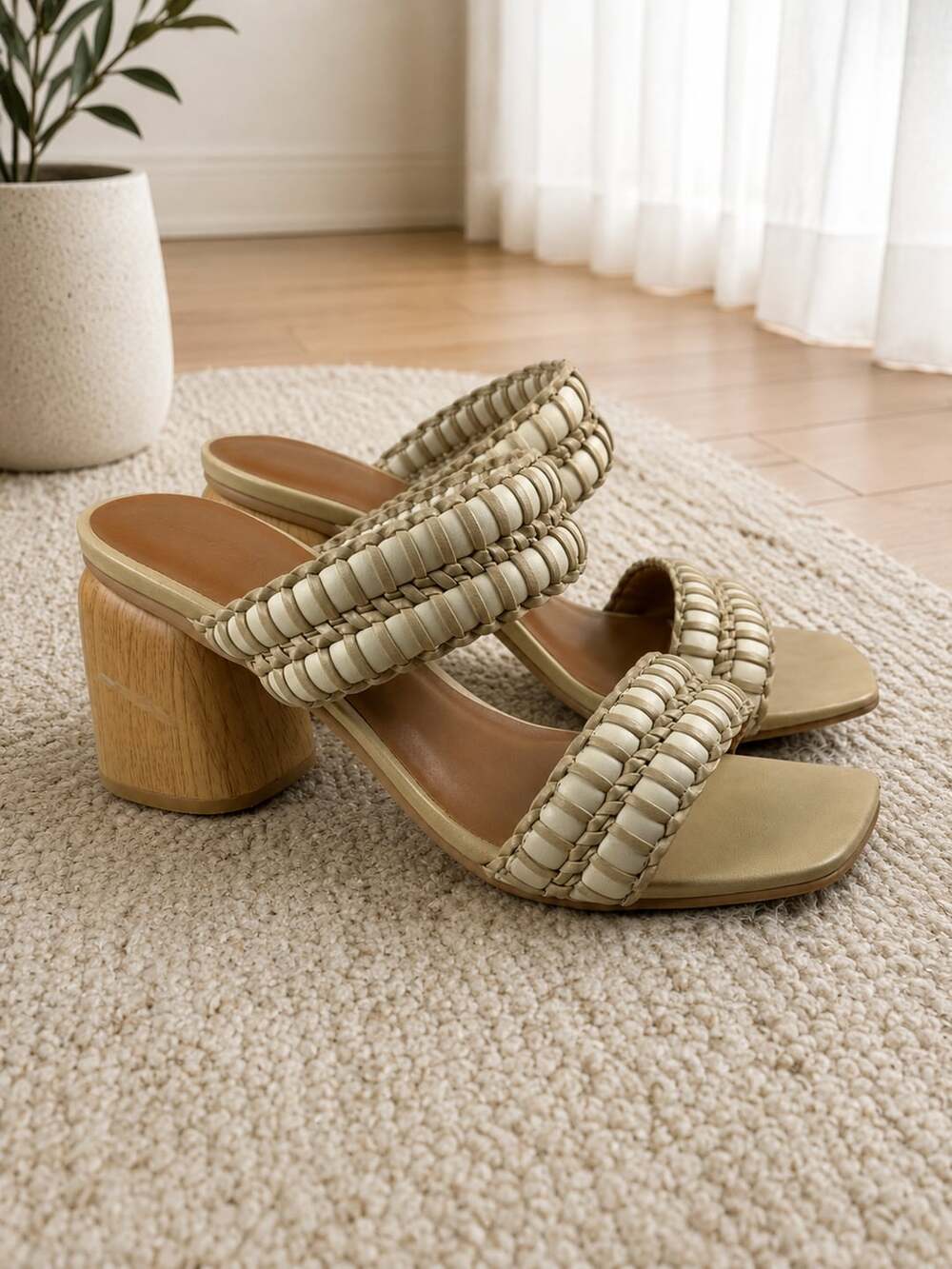 Universal Thread Woven Double Band Block Heel Sandals Ivory Women’s Size 9